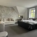 Apartsy 23 *
