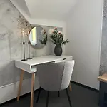 Apartsy 23