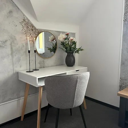 Apartsy 23