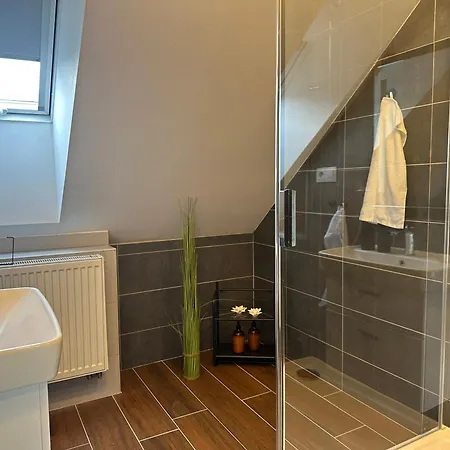 Apartsy 23